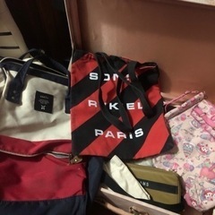 バック　可愛いトランクに入れてまとめ売りの画像