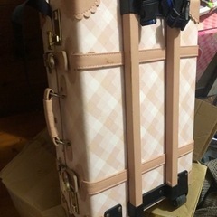 バック　可愛いトランクに入れてまとめ売りの画像