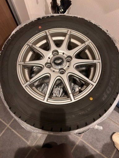 スタッドレスタイヤ　4本セット　ホイール付き