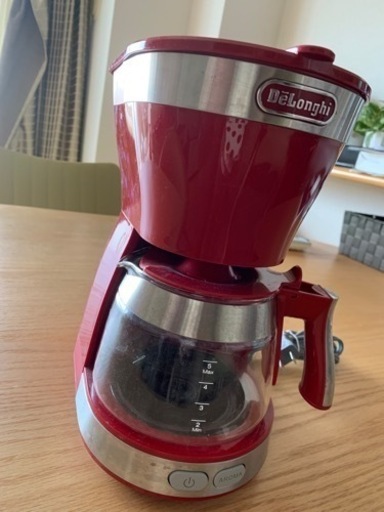 デロンギ　コーヒーメーカーおしゃれな赤！