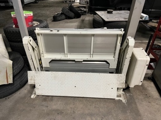 値下げ！ハイエース ボンゴ　キャラバン等　パワーゲートリフト