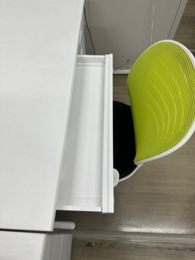 [取引成立] 事務用机と椅子のセット、引越しの為、お譲りします。[美品です。]