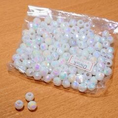 夏休みの工作に！手芸材料／多面カット✨キラキラ オーロラアクリルビーズ／８mm オーロラホワイト系♻️使いかけの画像