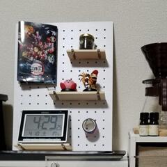 ダイソー デザインボード パンチングボード 有孔ボードの画像