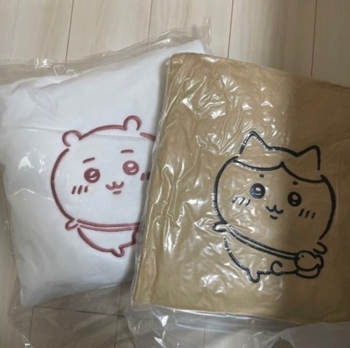 ちいかわ　スクエアクッション　ちいかわ　ハチワレ