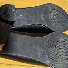 黒パンプスの画像