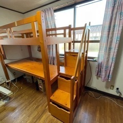 ロフトベッド　机付き