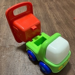 トラックのおもちゃの画像