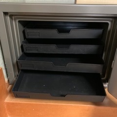 最投稿　　　耐火金庫　最値下げしました。　重さ62kgの画像