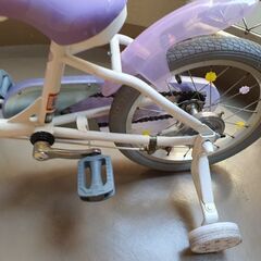 子供自転車　女の子自転車　ヨドバシカメラ　トイザらス　ラプンツェル自転車　16インチの画像