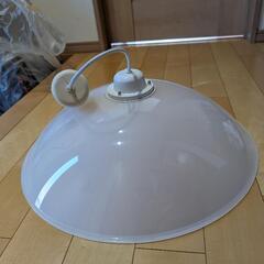 ホワイトのペンダント照明器具