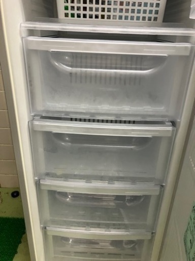 小さな冷蔵庫とちょっと大きな冷凍庫です！