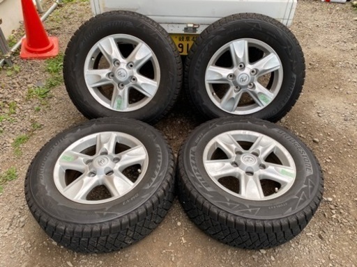 値下げしました　バリ溝　ランクル200系　純正アルミ　スタッドレスタイヤセット　285/60R18 ブリヂストンDM-V2