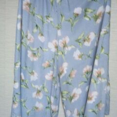 花柄裏地付スカーチョ？丈87cm(M)Tシャツ二枚おまけです。の画像