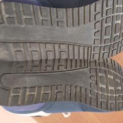 ラブトキシック　紺色スニーカー　Ｓの画像