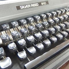 タイプライター SILVER REED 810 英字 昭和アンティーク シルバー精工 ☆ 札幌市 北区 屯田 の画像