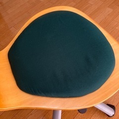 デスクチェア　キャスター付きの画像