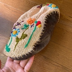 ネパール人の手刺繍のキャップの画像