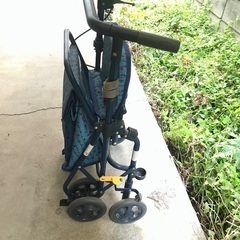 シルバーカー　手押し車　椅子付きカー　荷物入れ付きの画像