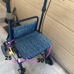 シルバーカー　手押し車　椅子付きカー　荷物入れ付きの画像