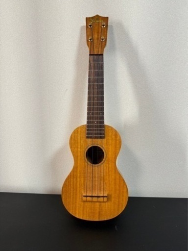 Famous ウクレレ 美品 KIWAYA専用ケース付き