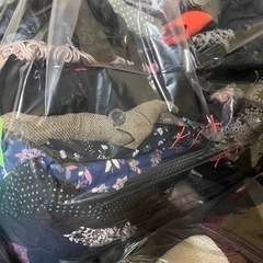 041  古着まとめて　約200着　スカート　トップス　アウターなどの画像