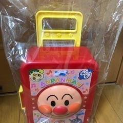 クリスマスお菓子 アンパンマンキャリーケース　不二家の画像