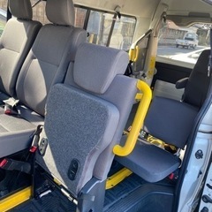 トヨタハイエースバン車いす仕様車 の画像