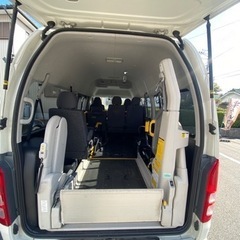 トヨタハイエースバン車いす仕様車 の画像