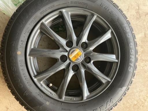 スタッドレスタイヤ　ホイール付4本セット　　15インチ