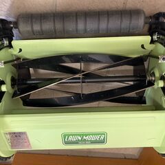 (お渡し予定者決定しました)アイリスプラザ　リール式手動芝刈り機MLM-300 グリーンの画像