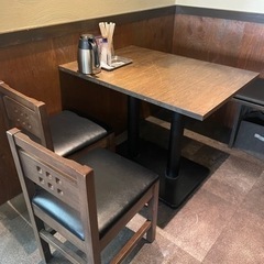テーブル