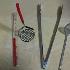 ◆【キッチン用品】⑥　　《４点セット》　　※ポテト潰し,トング(長め),etc。の画像