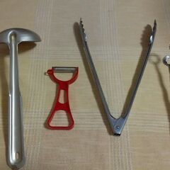 ◆【キッチン用品】⑦　　《４点セット》　※大きめおたま,ピーラー,etc。の画像