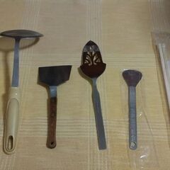 ◆【キッチン用品】⑪　　《５点セット》　　※フライすくい,ケーキ取り,etc。の画像