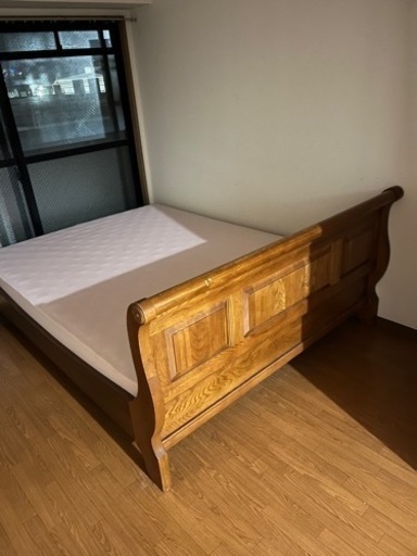 美品　マットレス付きクインベッド　幅154cm 厚み19cmフランスベッドマットレス