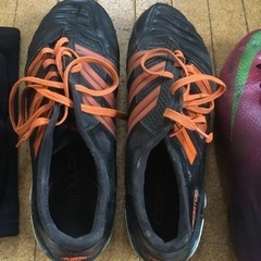 サッカー用品　膝当て　シューズ　5点セット　27cm 28cmの画像
