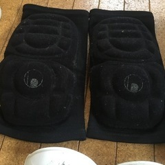 サッカー用品　膝当て　シューズ　5点セット　27cm 28cmの画像