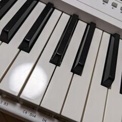 電子キーボード　onetone OTK-54N ホワイトの画像