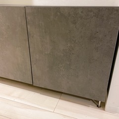 大理石風のキャビネットグレーの画像