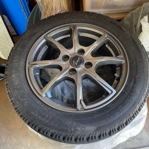 美品　アクア　スタッドレスタイヤ