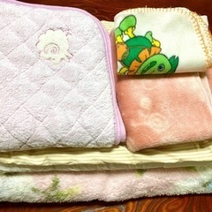 【取引決定中】不要になった毛布、ブランケット等譲ります。犬用、老犬、保護犬等に活用くださいの画像