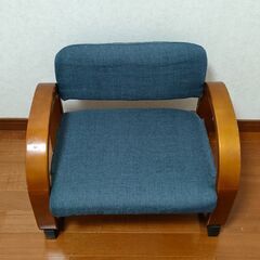 低い椅子の画像