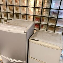 とりにきてくれる方限定!! 小さめ冷蔵庫です。