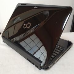 【取引中です】FUJITSU　LIFEBOOK　15インチ　i7　8GB　SSD（256）　Office2021　ブルーレイ　Wi-Fi　テンキー　Windows11　23H2　④の画像