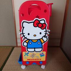 キティちゃんのオモチャ棚の画像