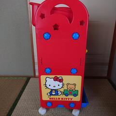 キティちゃんのオモチャ棚の画像