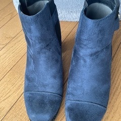 靴 RANDA ショートブーツ ネイビー スエード生地の画像