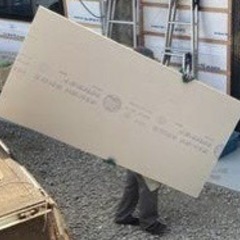 ボード運ぶだけの誰にでも出来るバイトです。