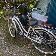 自転車　ホワイト　かわいい　チャリンコ　けった　ママチャリ　通勤通学に